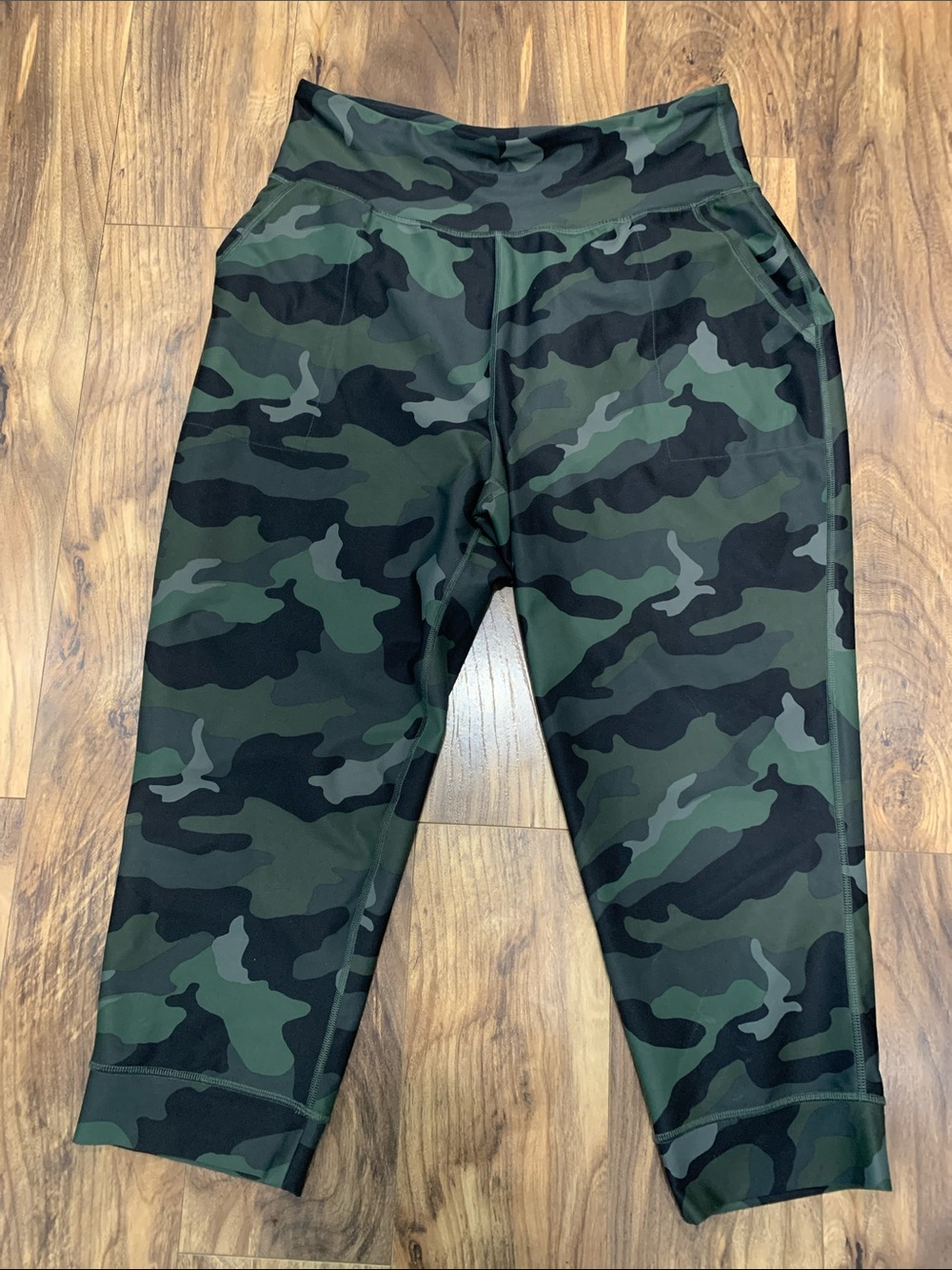 Women’s Camo Active Capri Leggings - Green Camo